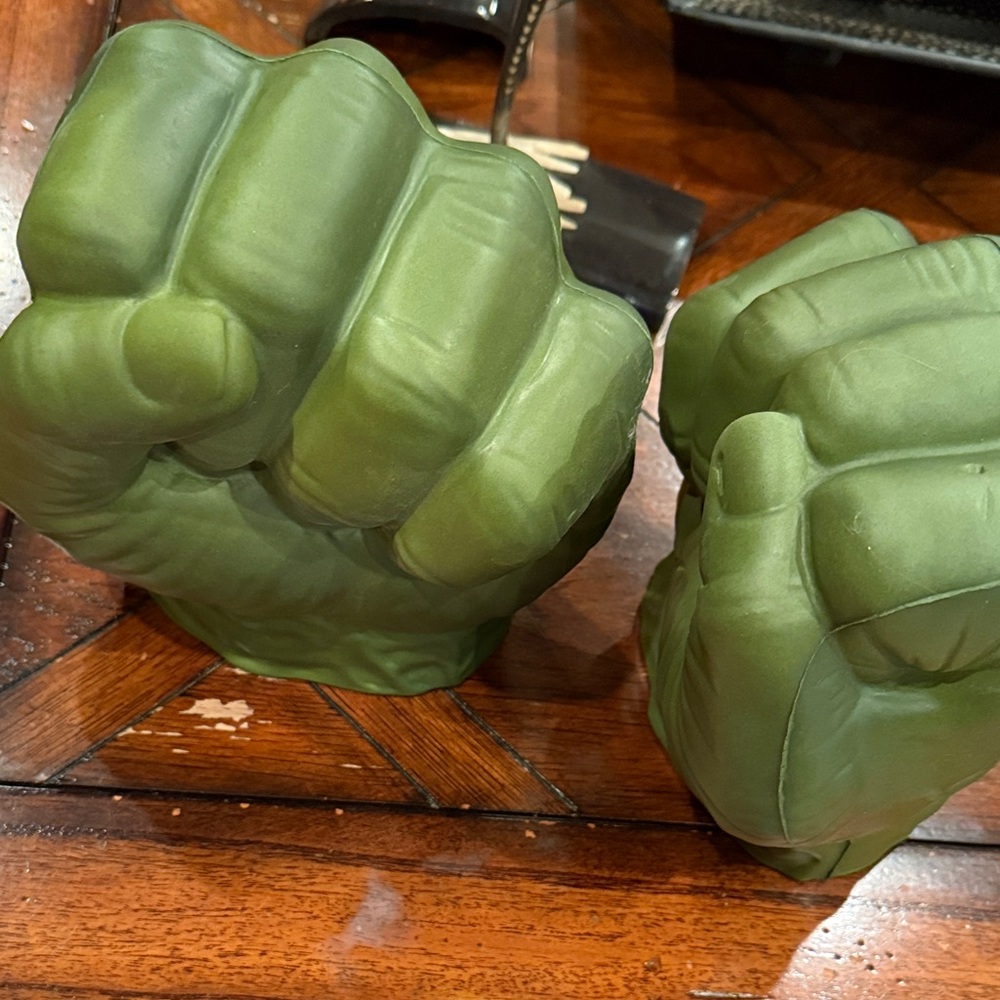 Green Fist Bookends - nah, these be hulk fists